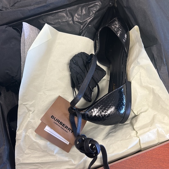 Never worn, brand new Burberry black size36. US size:5.5 still in box. - Picture 8 of 9